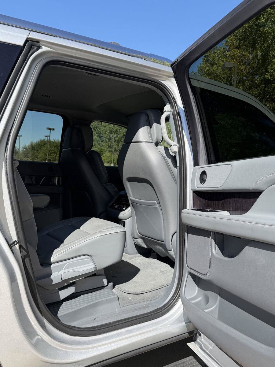 Used 2019 Lincoln Navigator L Select w/ Cargo Package AWD/4WD image 19