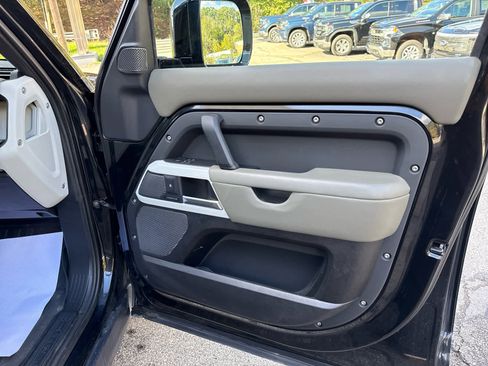 Used 2020 Land Rover Defender 110 HSE image 29
