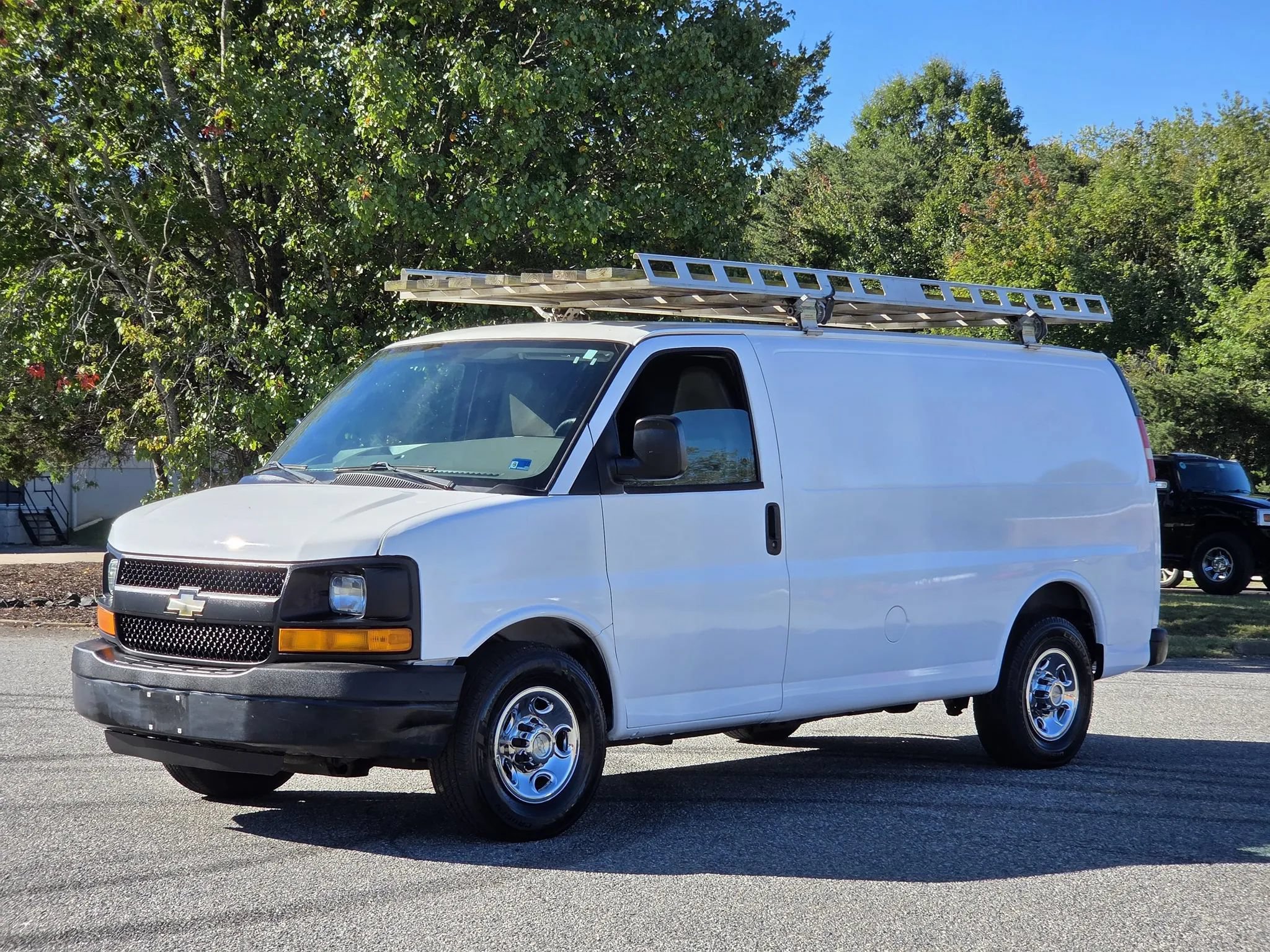 Used 2011 Chevrolet Express 2500 RWD image 2
