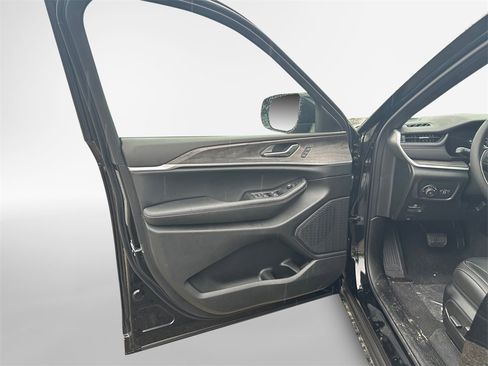 New 2025 Jeep Grand Cherokee L Limited w/ Black Appearance Package image 14