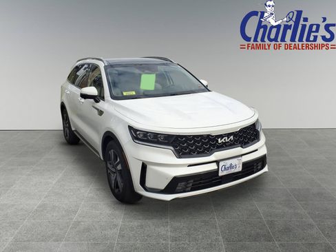 Used 2023 Kia Sorento SX Prestige w/ Panoramic Sunroof Package AWD/4WD image 3