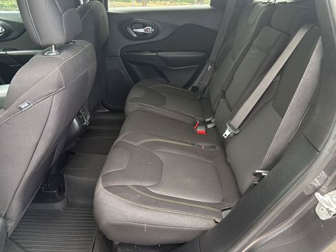Used 2015 Jeep Cherokee Latitude w/ Trailer Tow Group FWD image 24