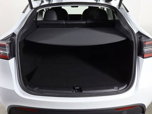 Used 2023 Tesla Model Y Long Range AWD/4WD image 16