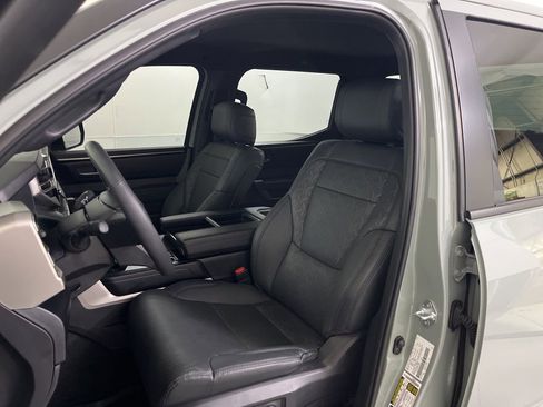Used 2025 Toyota Tundra SR5 w/ SR5 Premium Package AWD/4WD image 18