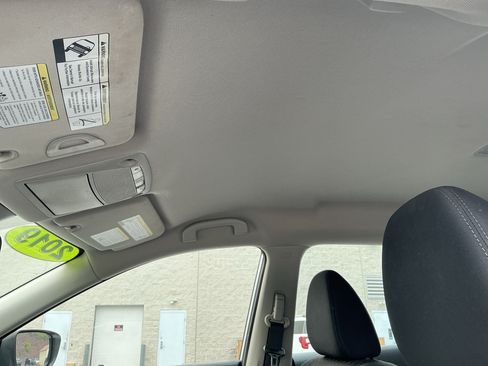 Used 2019 Nissan Rogue S AWD/4WD image 12