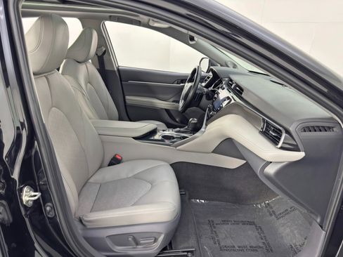 Used 2019 Toyota Camry XSE w/ Navigation Package image 15