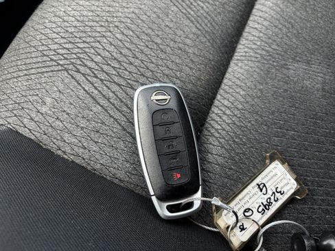 Used 2025 Nissan Rogue SV FWD image 27