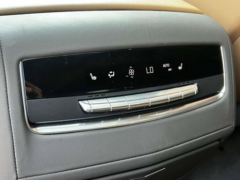 Used 2025 Cadillac Escalade Premium Luxury AWD/4WD image 14