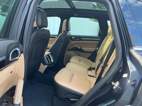 Used 2018 Porsche Cayenne S w/ Premium Package Plus AWD/4WD image 12