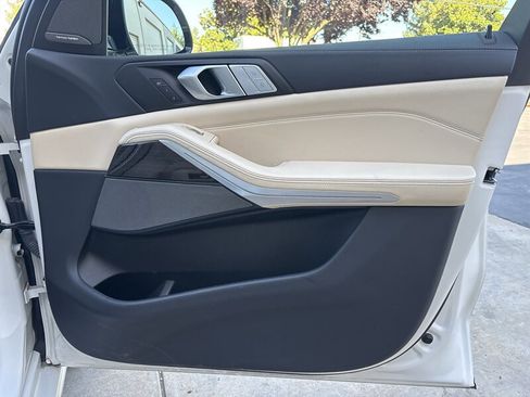 Used 2021 BMW X7 xDrive40i w/ Premium Package AWD/4WD image 39