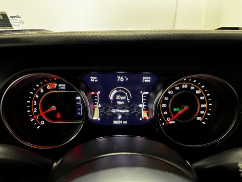 Used 2022 Jeep Wrangler Unlimited Sahara w/ Dual Top Group AWD/4WD image 8
