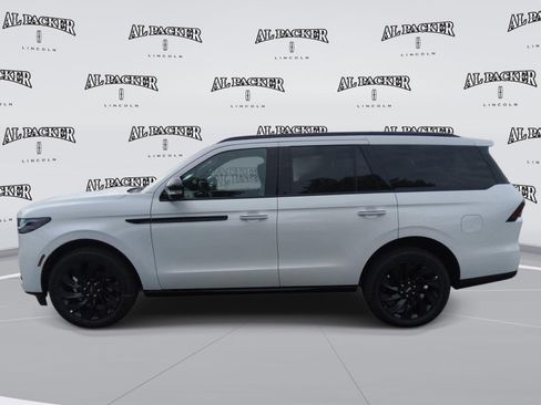 New 2026 Lincoln Navigator Reserve w/ Jet Appearance Package AWD/4WD image 2