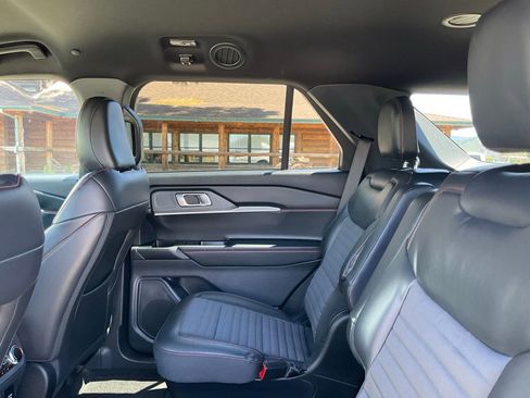 Used 2026 Ford Explorer ST-Line w/ ST-Line Street Pack image 21