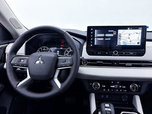 New 2026 Mitsubishi Outlander SE image 12