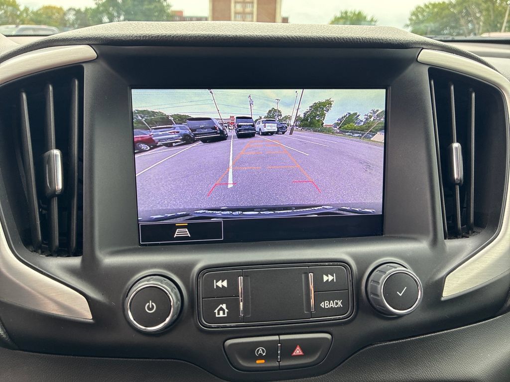Used 2024 GMC Terrain SLT AWD/4WD image 16