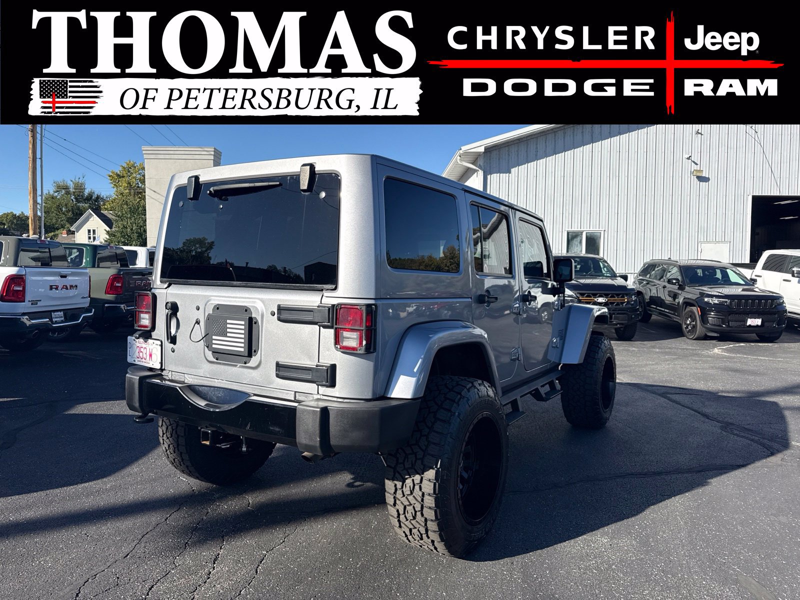 Used 2018 Jeep Wrangler Unlimited Sahara w/ Dual Top Group AWD/4WD image 7
