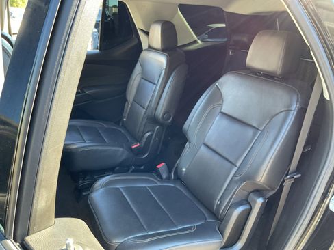 Used 2020 Chevrolet Traverse LT image 20