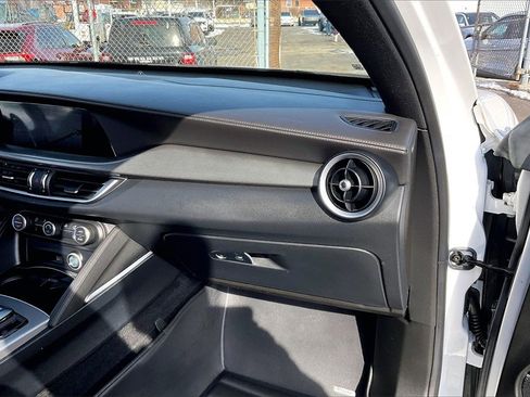 Used 2022 Alfa Romeo Stelvio Veloce image 15