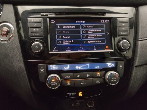 Used 2019 Nissan Rogue SV image 25