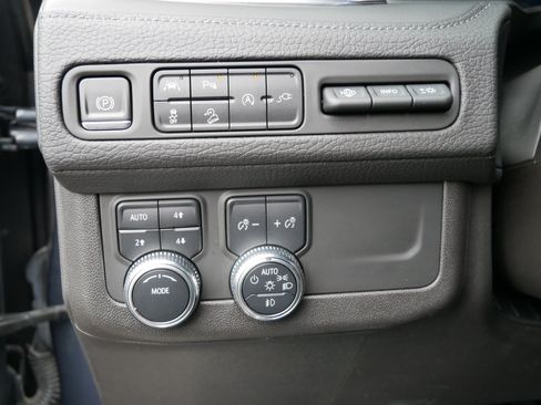 Used 2021 GMC Yukon XL Denali w/ Denali Premium Package AWD/4WD image 8