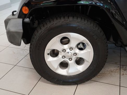 Used 2013 Jeep Wrangler Unlimited Sahara w/ Max Tow Pkg AWD/4WD image 18