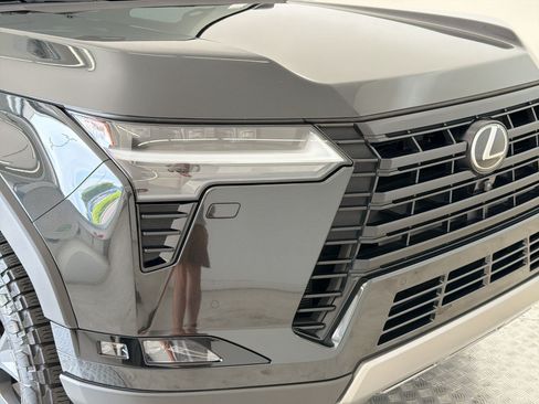 Used 2024 Lexus GX 550 AWD/4WD image 11