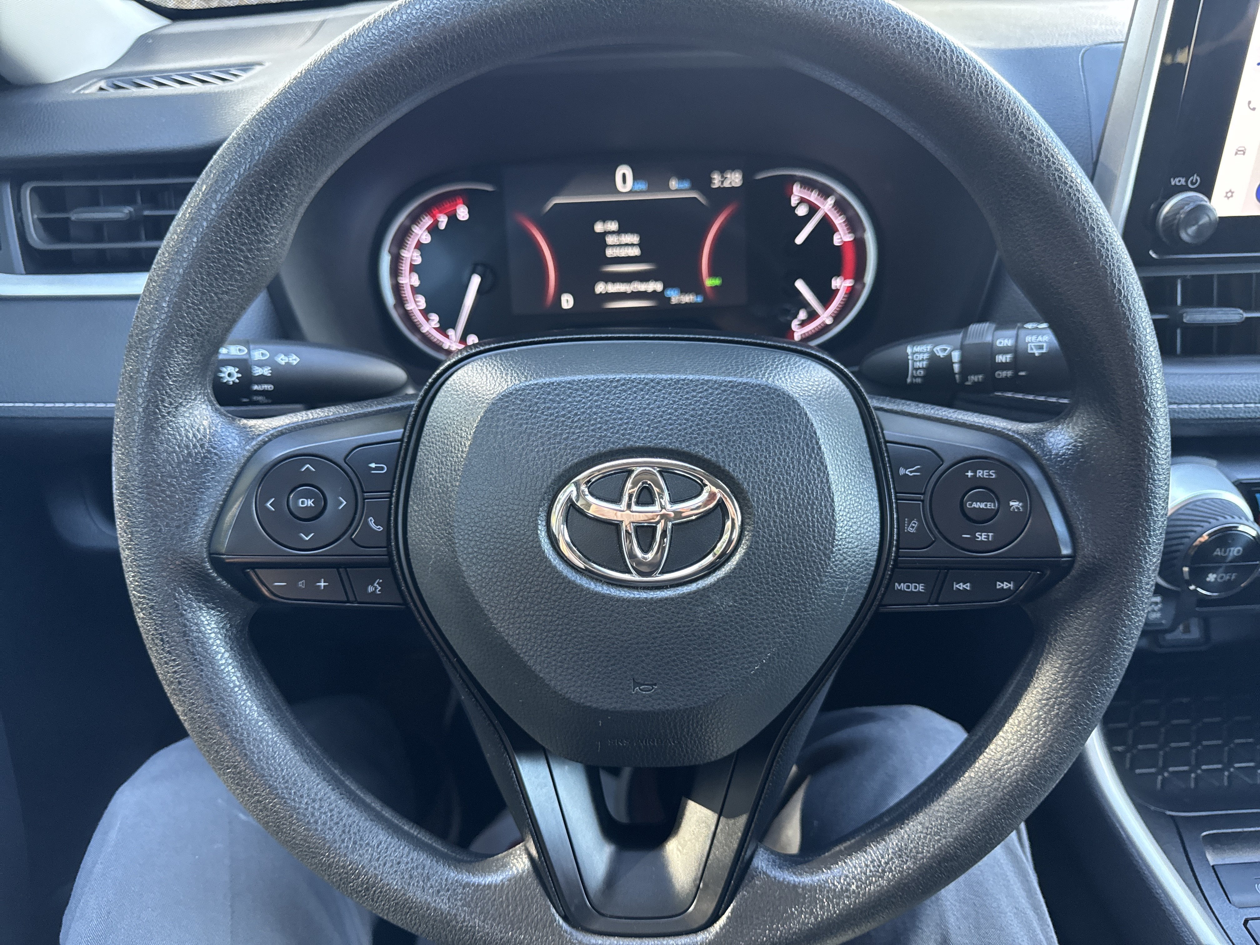 Used 2025 Toyota RAV4 XLE FWD image 22