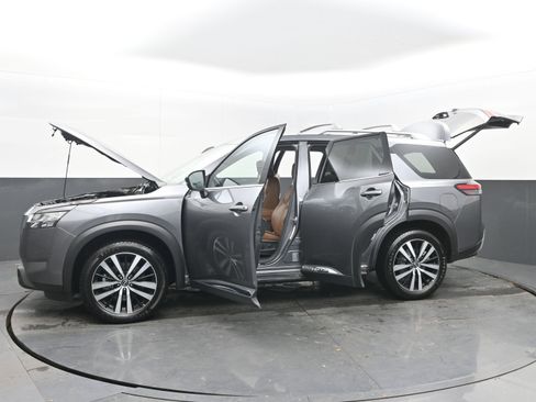 Used 2023 Nissan Pathfinder Platinum w/ Cargo Package image 41