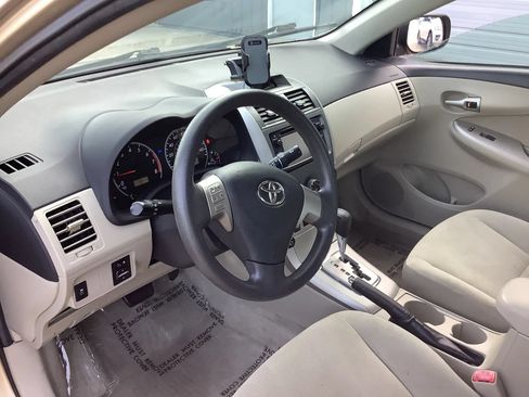 Used 2013 Toyota Corolla LE FWD image 22