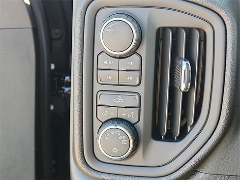 New 2026 Chevrolet Silverado 1500 W/T w/ Z71 Off-Road Package image 17