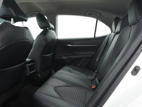 Used 2022 Toyota Camry SE FWD image 16