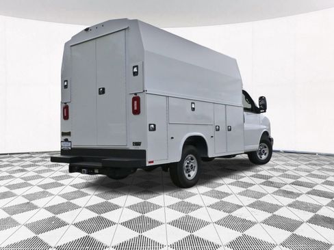 New 2025 GMC Savana 3500 w/ Power Convenience Package image 21
