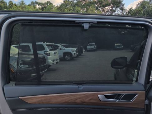 Used 2025 Volkswagen Atlas SE FWD image 12