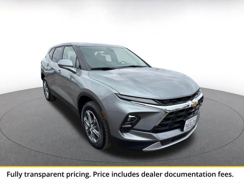 Used 2025 Chevrolet Blazer LT FWD image 1