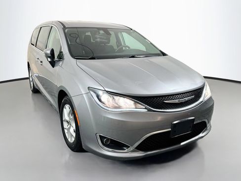 Used 2017 Chrysler Pacifica Touring Plus w/ Tire & Wheel Group FWD image 1