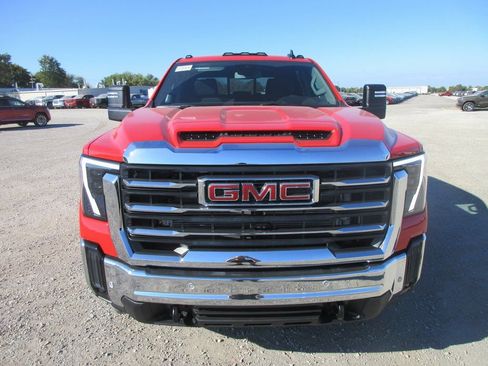 New 2026 GMC Sierra 2500 SLE w/ SLE Value Package; image 12