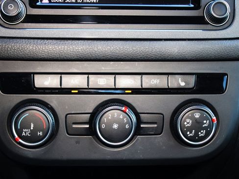 Used 2017 Volkswagen Tiguan S image 16