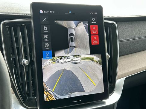 Certified 2025 Volvo XC90 B6 Plus image 13