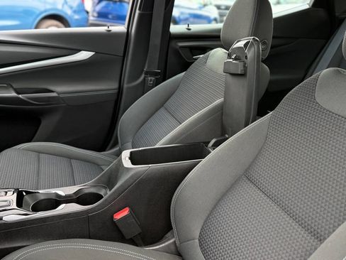Used 2022 Chevrolet Bolt EUV LT w/ Comfort Package FWD image 22