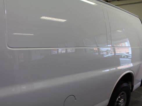 Used 2018 Chevrolet Express 2500 w/ Driver Convenience Package image 31