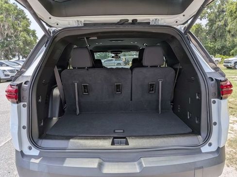 Used 2023 Chevrolet Traverse LT FWD image 13