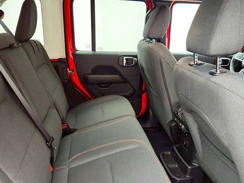 Used 2025 Jeep Wrangler Unlimited Sahara w/ Safety Group AWD/4WD image 22