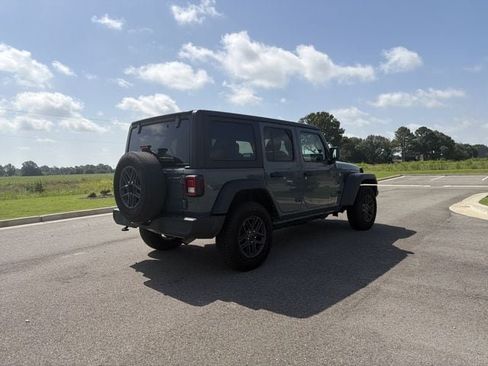 Used 2024 Jeep Wrangler Unlimited Sport AWD/4WD image 5