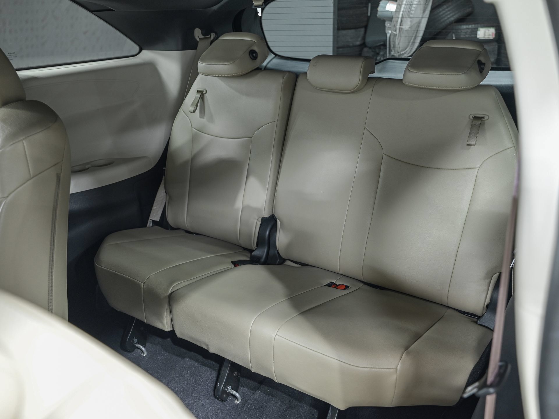 Used 2024 Toyota Sienna XLE FWD image 26