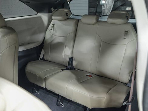 Used 2024 Toyota Sienna XLE FWD image 26