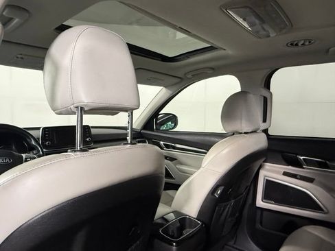 Used 2020 Kia Telluride S FWD image 28