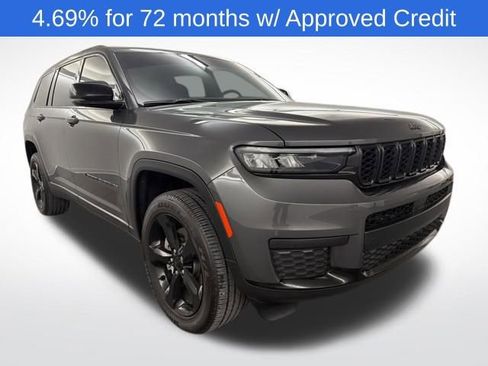 Used 2025 Jeep Grand Cherokee L Laredo image 1