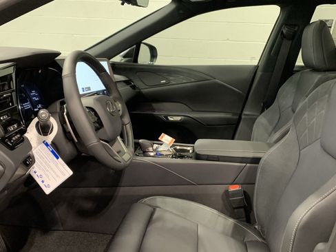 Used 2025 Lexus RX 350 w/ Convenience Package AWD/4WD image 29