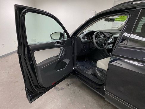 Used 2019 Volkswagen Tiguan S image 11