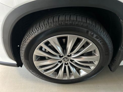 Used 2022 Toyota Highlander Platinum image 8